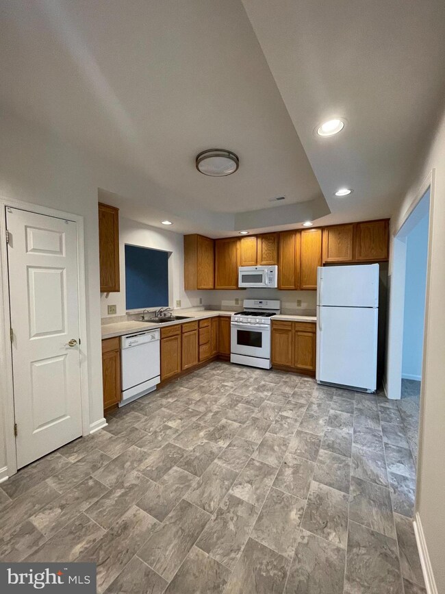 11211 Macon Dr, Fredericksburg, VA 22407 - photo 7