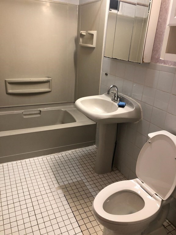 9 Saratoga St unit 1, Lynn, MA 01902 - photo 6