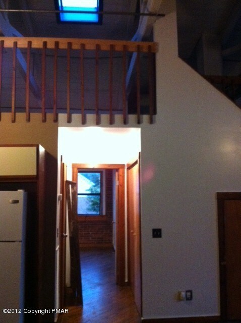 633 Mckinley St unit 206, Hazleton, PA 18201 - photo 3