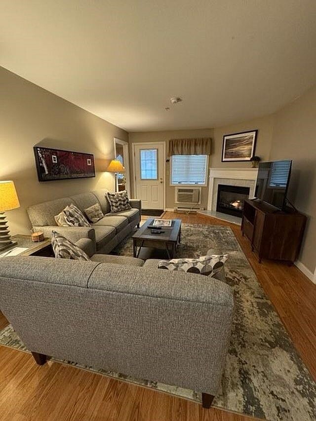 227 Main St unit 107, Lincoln, NH 03251 - photo 2