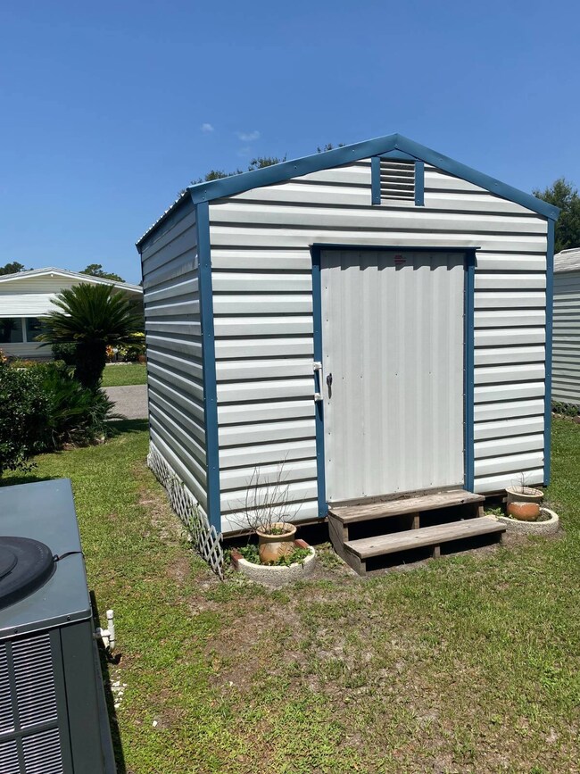 37517 Bimini Dr, Zephyrhills, FL 33541 - photo 6