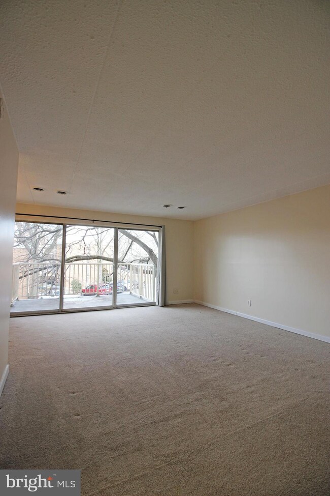 2632 Ft Farnsworth Rd unit 1B, Alexandria, VA 22303 - photo 3