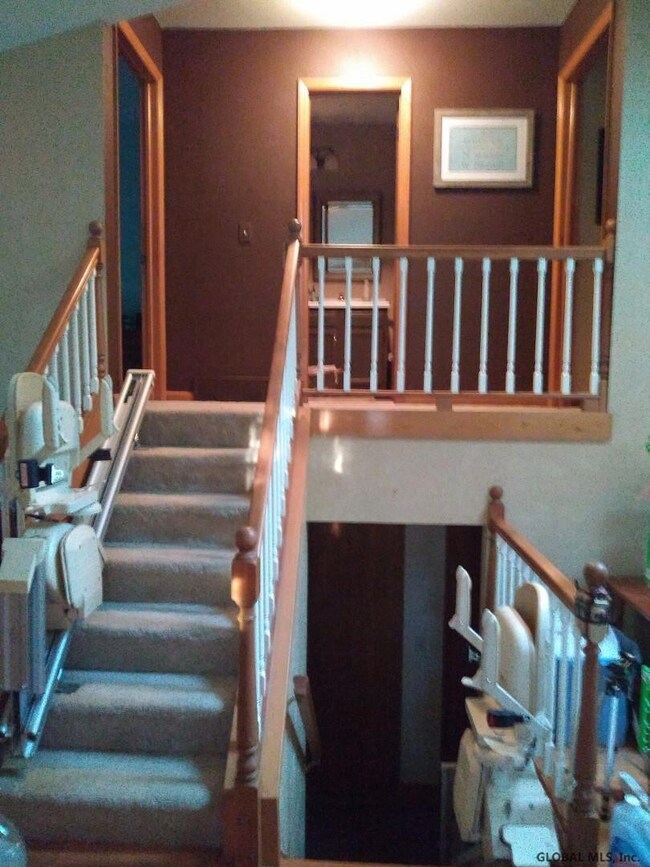 6 Outlook Ct, Troy, NY 12182 - photo 7