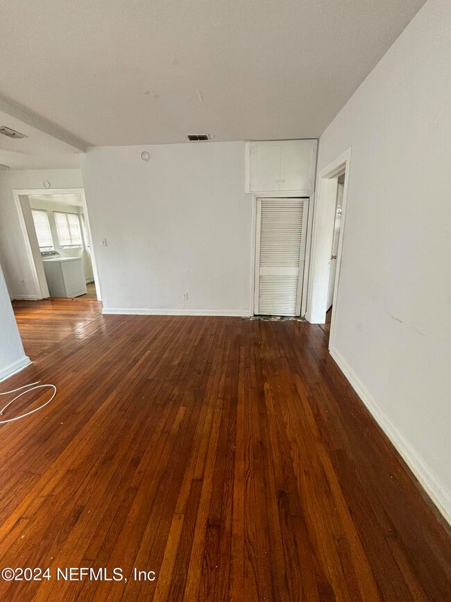 4633 Sunderland Rd, Jacksonville, FL 32210 - photo 2