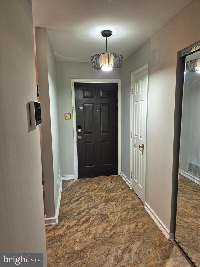 8273 Londonderry Ct, Laurel, MD 20707 - photo 5