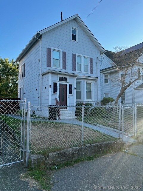 180 Holly St, Bridgeport, CT 06607 - photo 3