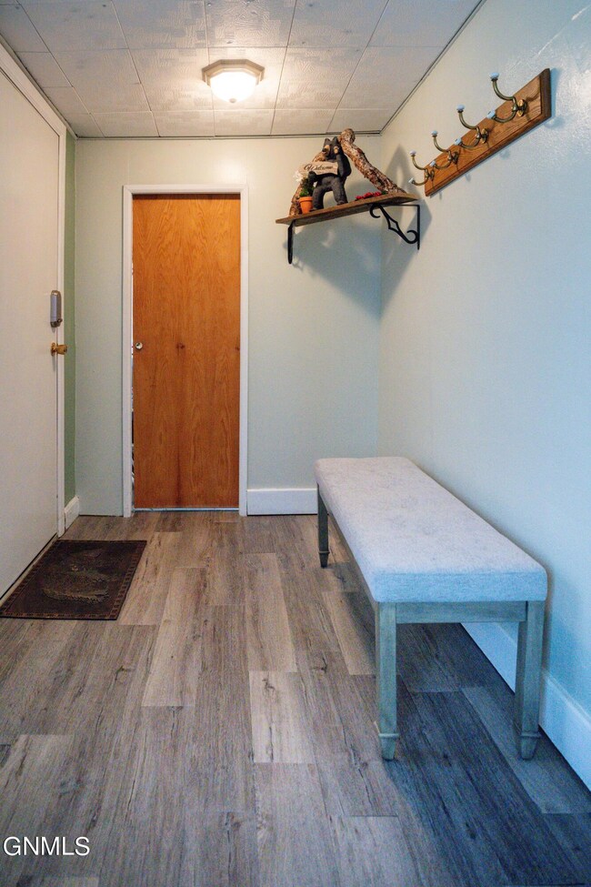 724 4th Ave NW, Jamestown, ND 58401 - photo 5