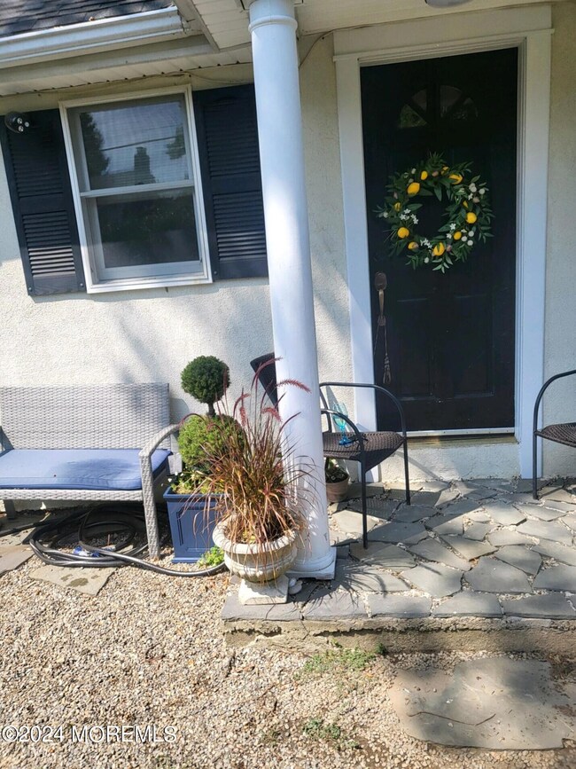 35 Burlington Ave unit Front, Leonardo, NJ 07737 - photo 3