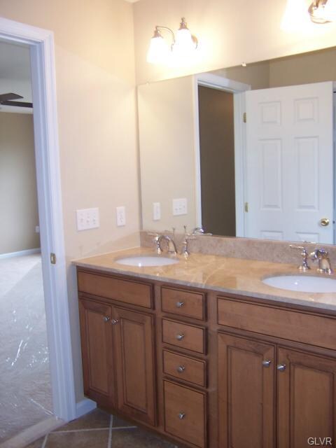 915 Fieldstone Trail, Easton, PA 18040 - photo 7