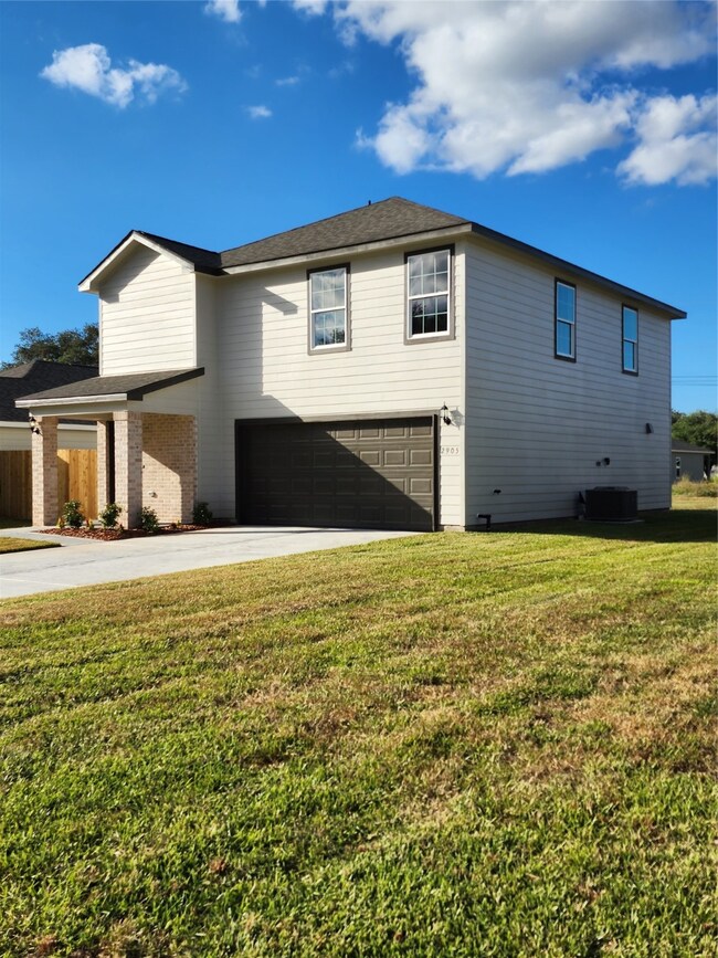 2905 4th St, Bay City, TX 77414 - photo 4