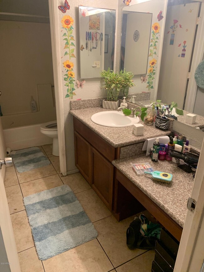2445 E Waltann - Bathroom Unit 3