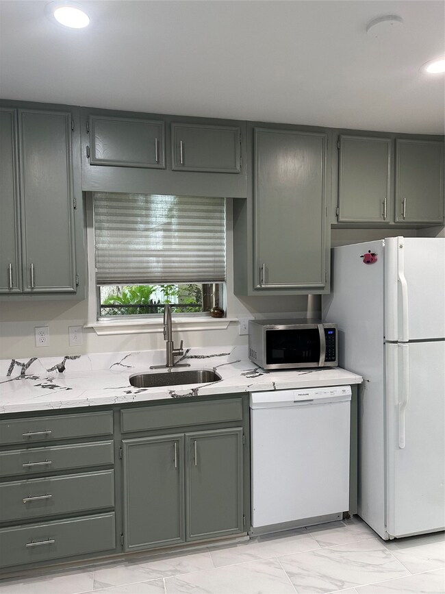 Recently updated Kitchen, new deep sink with spray