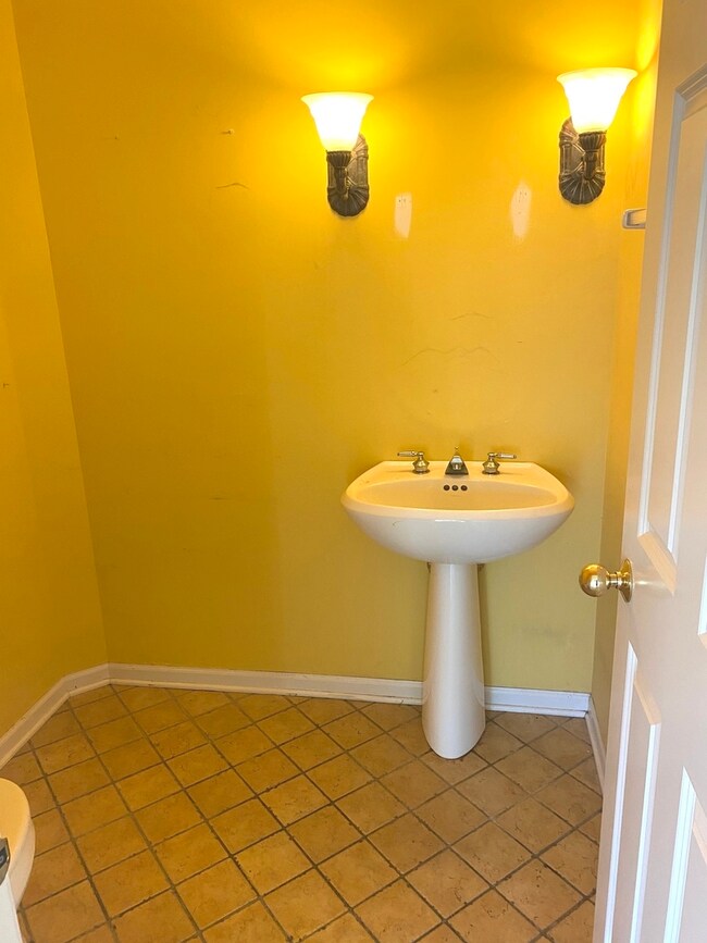 1/2 Bath