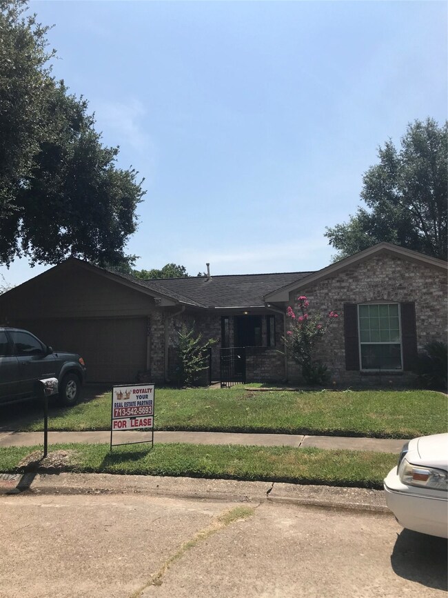 8902 Landwood Dr, Houston, TX 77040 - photo 2