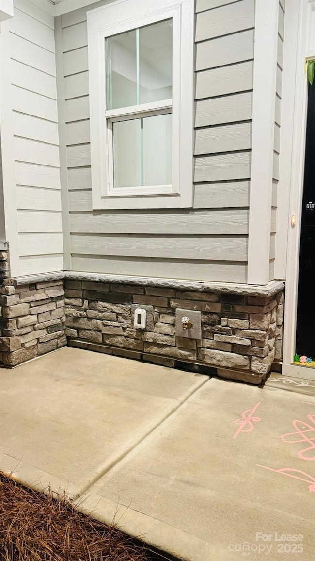 9508 Munsing Dr, Charlotte, NC 28269 - photo 5