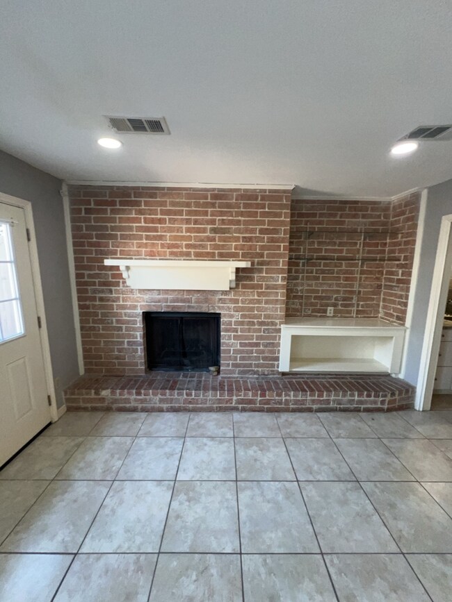 10379 Briar Forest Dr unit 43, Houston, TX 77042 - photo 3