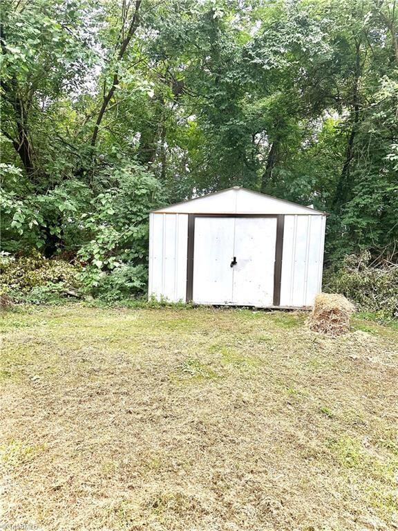 1506 Furlough Ave, High Point, NC 27260 - photo 6