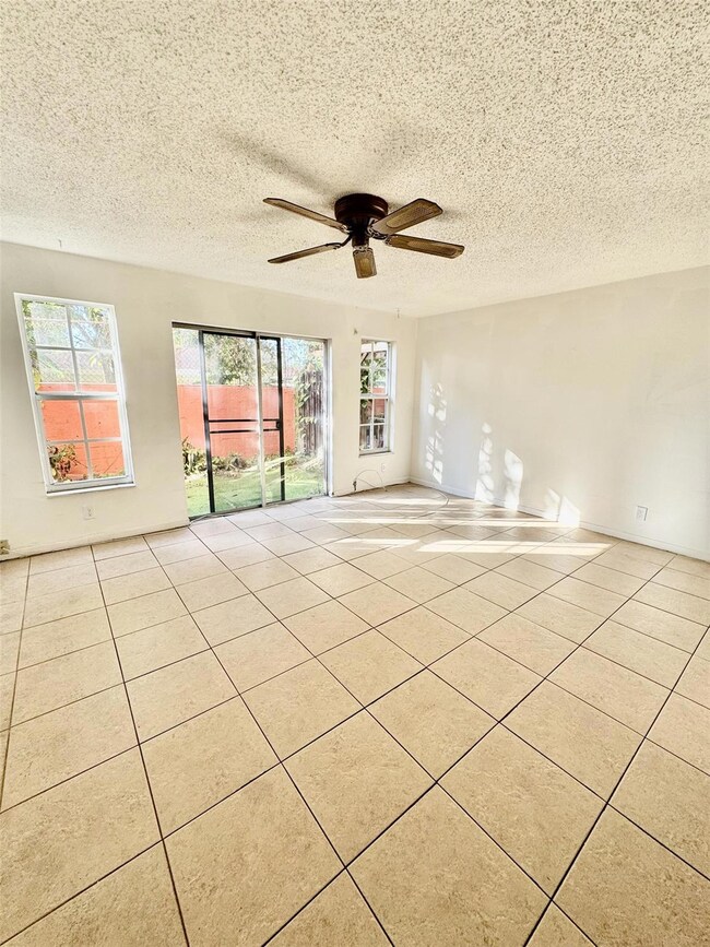 680 Tennis Club Dr unit 107, Fort Lauderdale, FL 33311 - photo 4