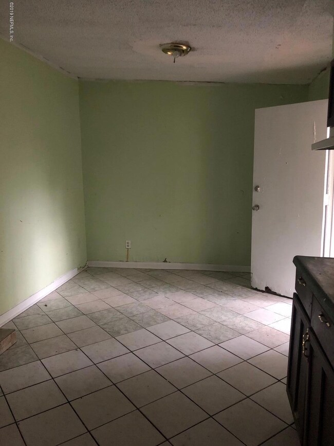 6042 Wilson Blvd, Jacksonville, FL 32210 - photo 5