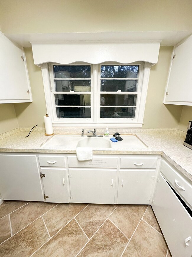 1302 W 3rd Ave, Albany, GA 31707 - photo 5