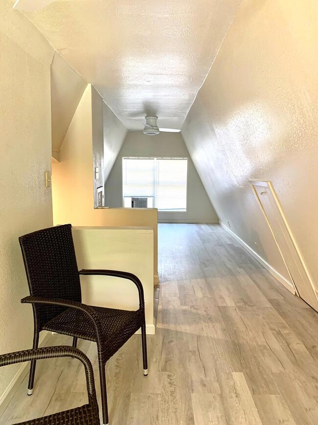 44 San Jacinto St, Bay City, TX 77414 - photo 6