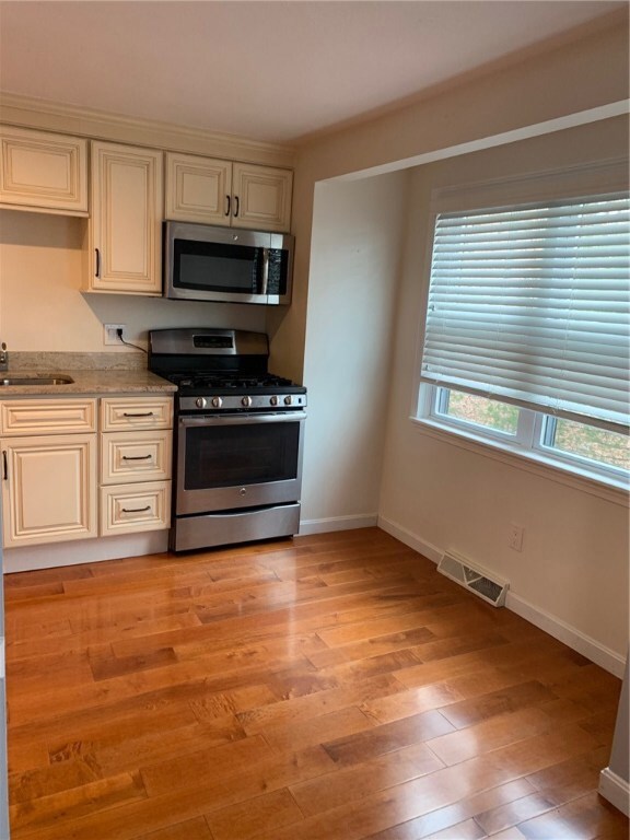 503 Pinewood Dr, Smithfield, RI 02917 - photo 2