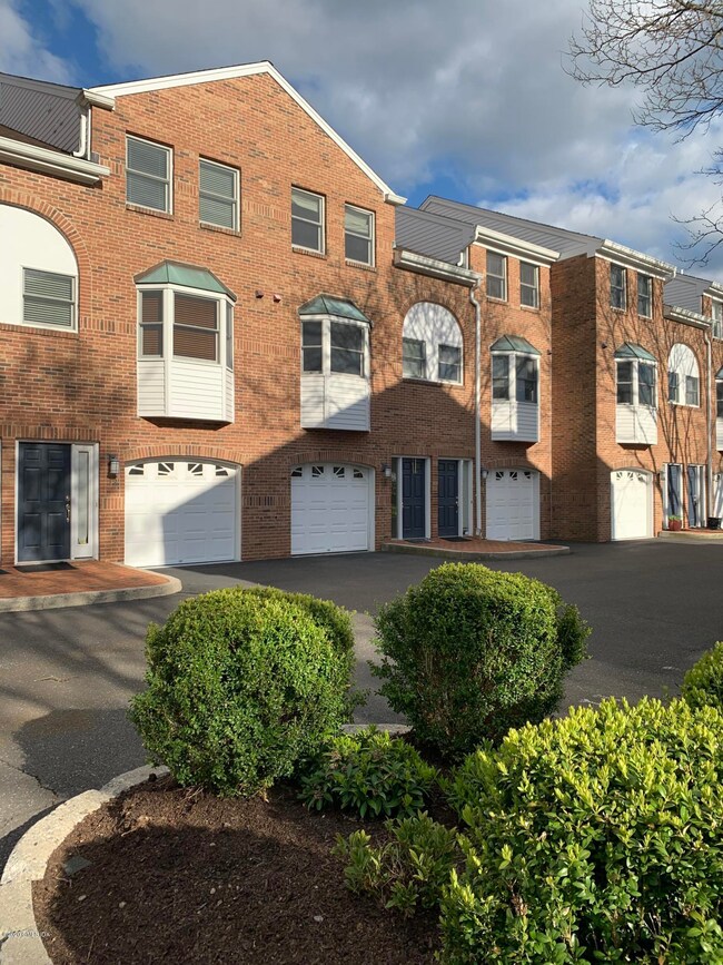 River Landing Apartments unit 13, Cos Cob, CT 06807 - photo 2