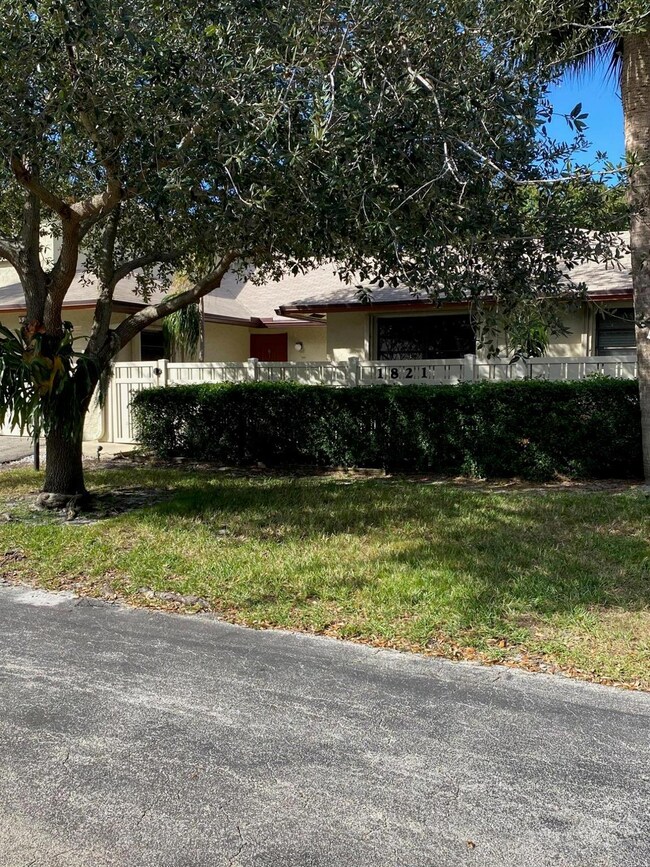 1821 NE 40th Ct unit 306, Pompano Beach, FL 33064 - photo 2