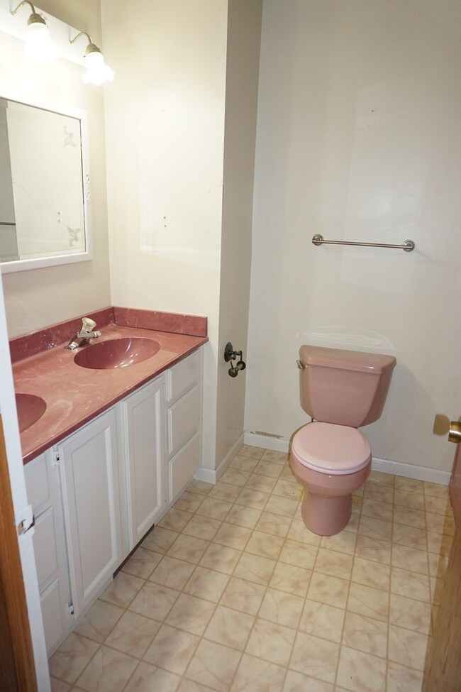 2313 N Northern Ave, Waukegan, IL 60087 - photo 2