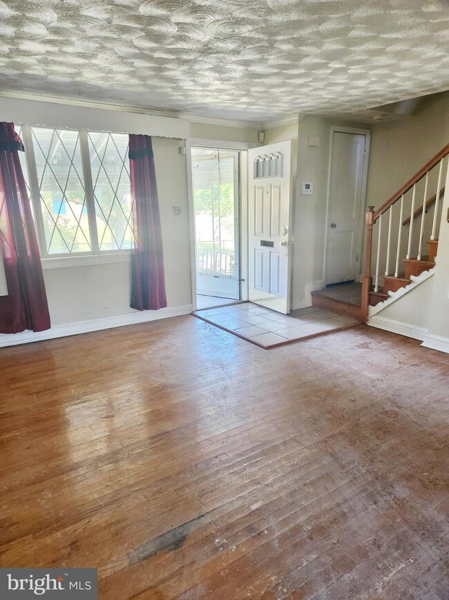 1223 Wicklow Rd, Baltimore, MD 21229 - photo 4