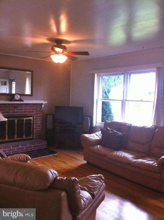 10907 Rosewood Dr, Hagerstown, MD 21740 - photo 4