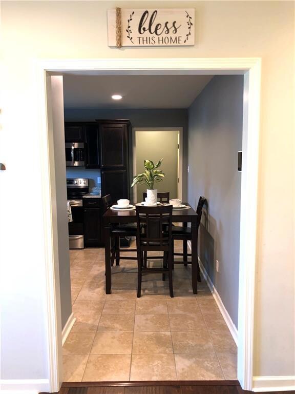 ENTRY TO KITCHEN FROM FAMILY ROOM OFF TO THE RIGHT
