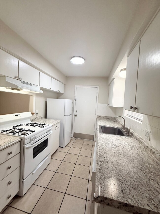 2400 5th St unit 1, Bay City, TX 77414 - photo 5