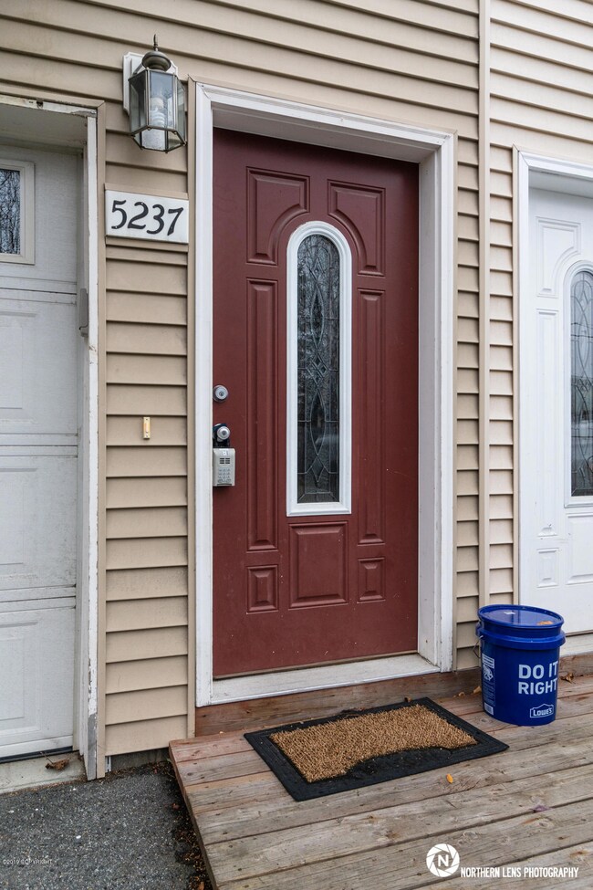 5_EntranceExterior