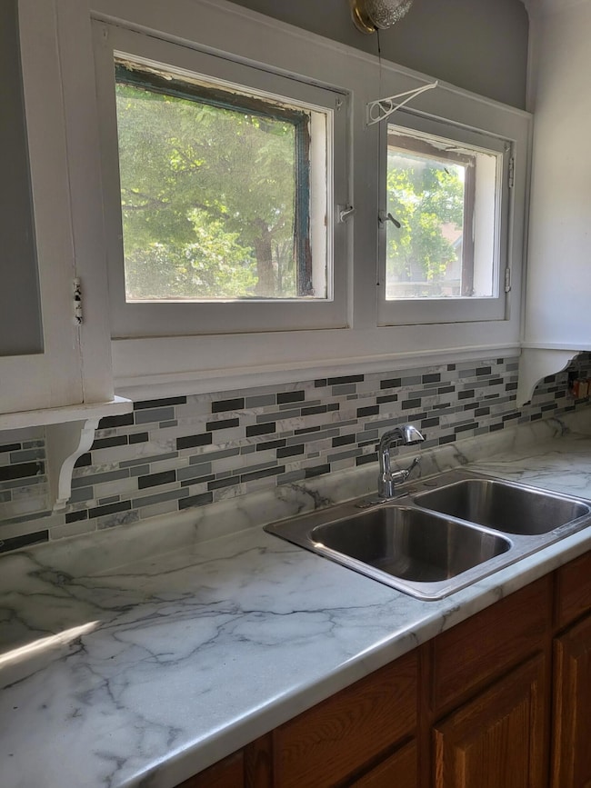 2902 N 44th St unit 2904, Milwaukee, WI 53210 - photo 7