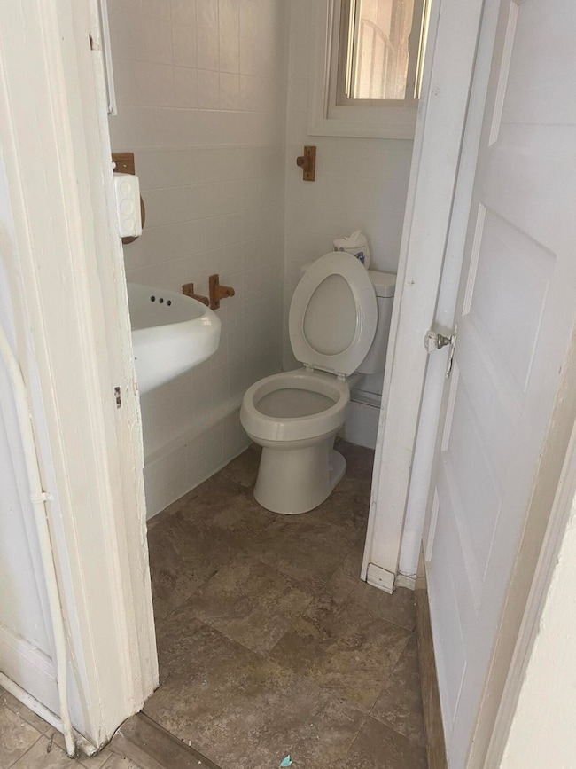 1708 N Main St, Apt B 3