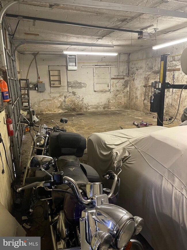 201 Spring Mill Ave unit GARAGE, Conshohocken, PA 19428 - photo 3