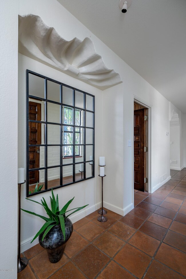 Entry Hall/Gallery