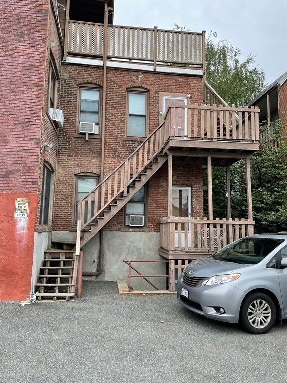 313 Spruce St, Chelsea, MA 02150 - photo 6