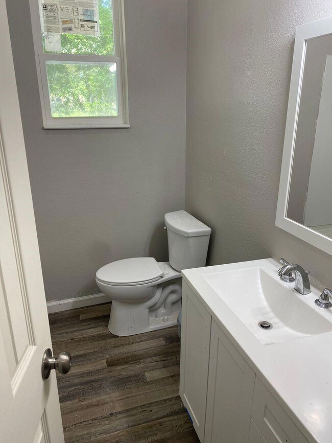 1101 W Lone Star Ave unit A, Cleburne, TX 76033 - photo 5