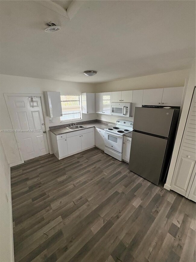 4100 SW 19th St unit 1, West Park, FL 33023 - photo 4