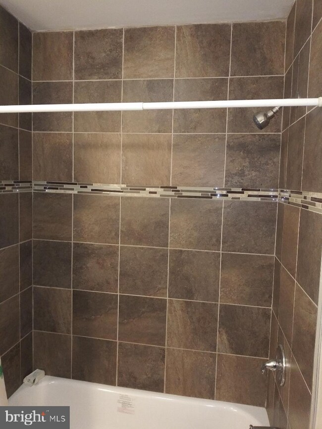 546 Walnut St, Camden, NJ 08103 - photo 7