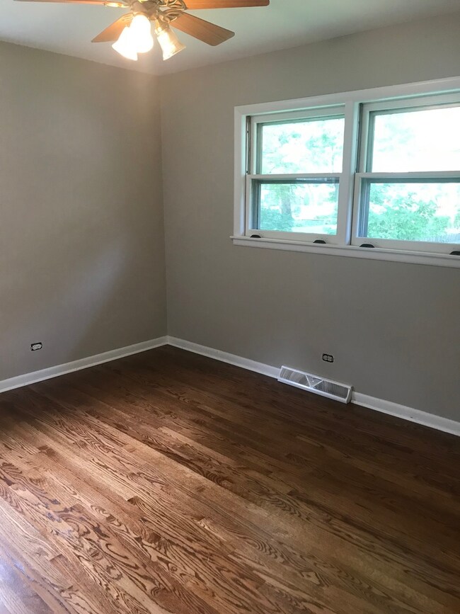 1040 Hemlock Ln, Naperville, IL 60540 - photo 6