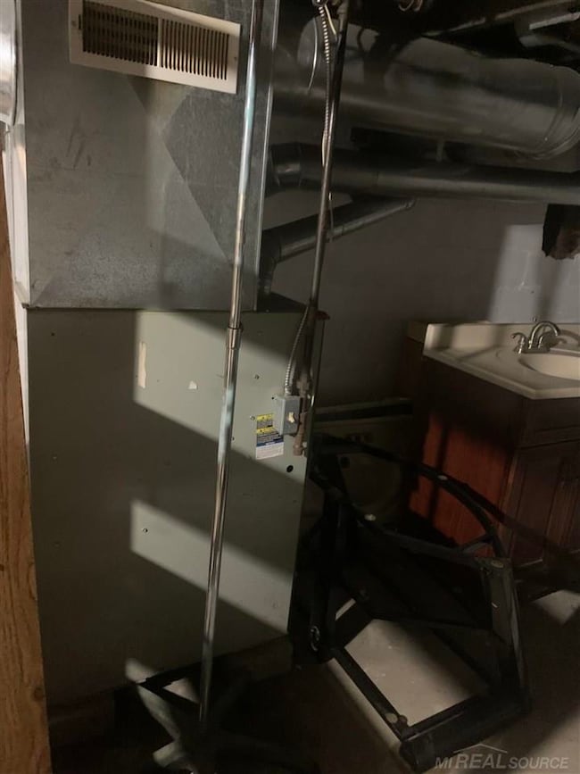 1203 Varney St, Port Huron, MI 48060 - photo 6