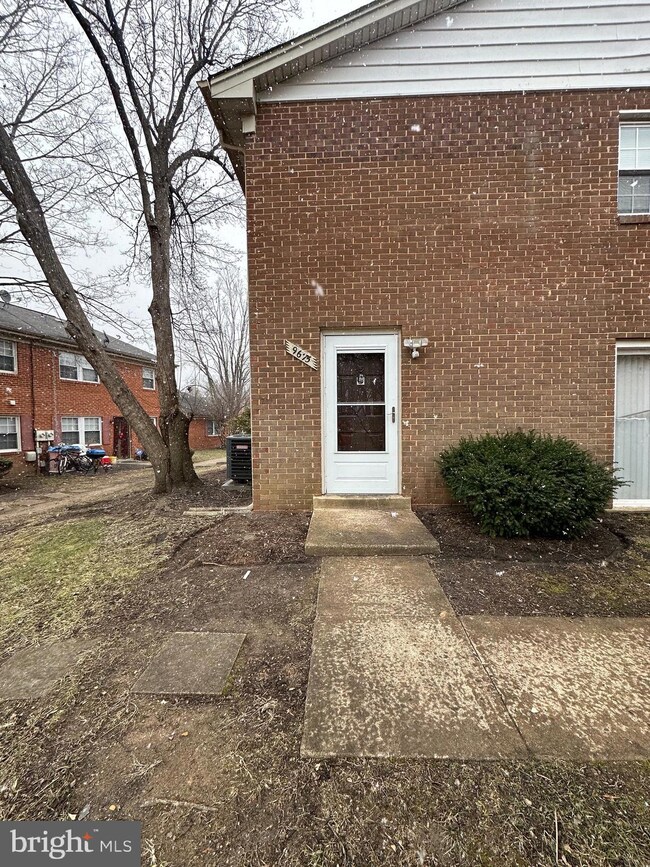 9675 Hagel Cir unit 35/D, Lorton, VA 22079 - photo 2