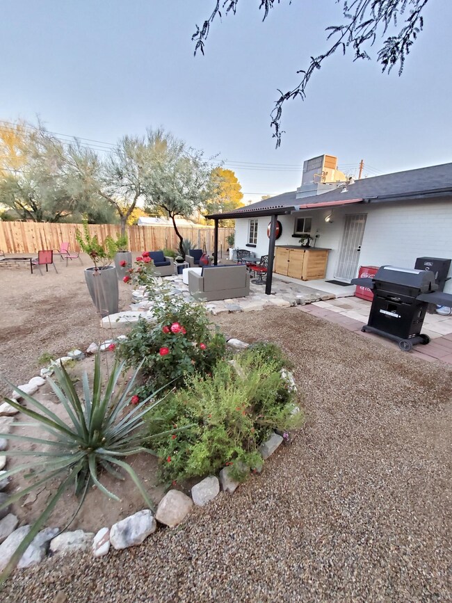 925 E Ellis St, Tucson, AZ 85719 - photo 7
