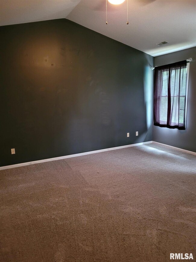 3219 Fieldcrest Dr, Davenport, IA 52806 - photo 7