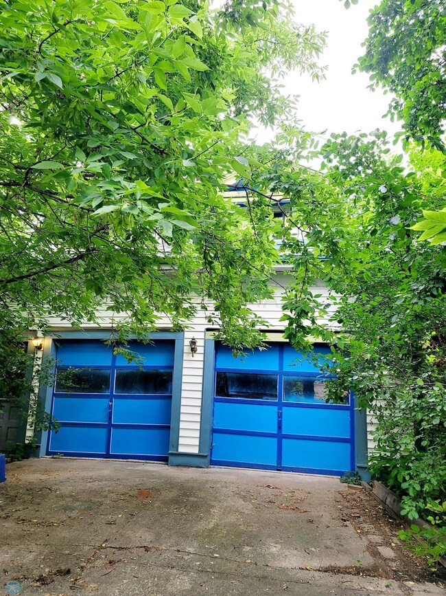 2 stall with carriage house