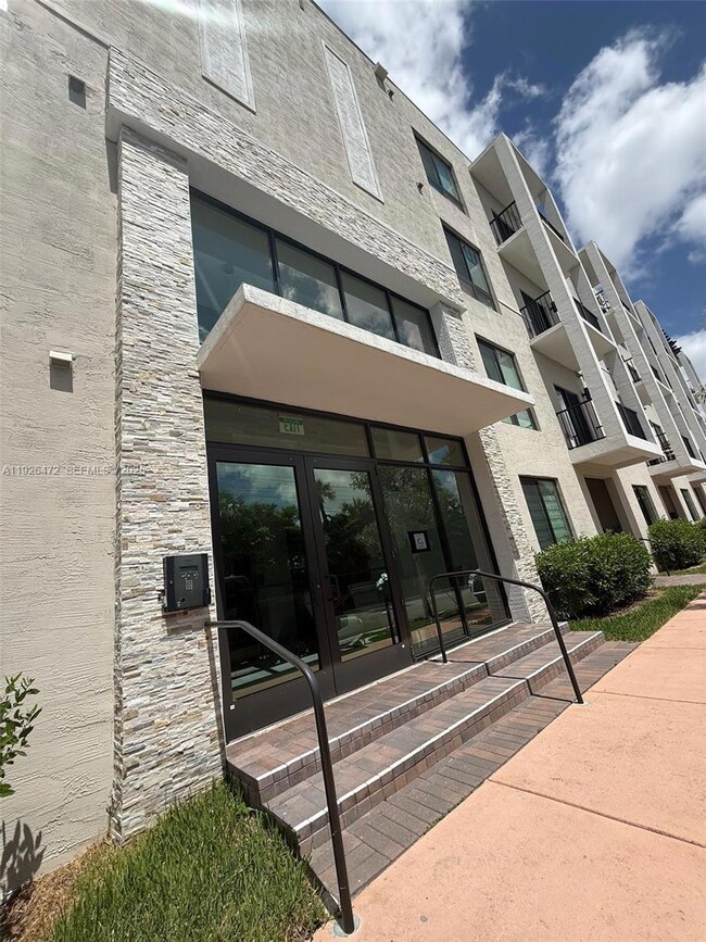 8001 NW 41st St unit 207, Doral, FL 33166 - photo 3