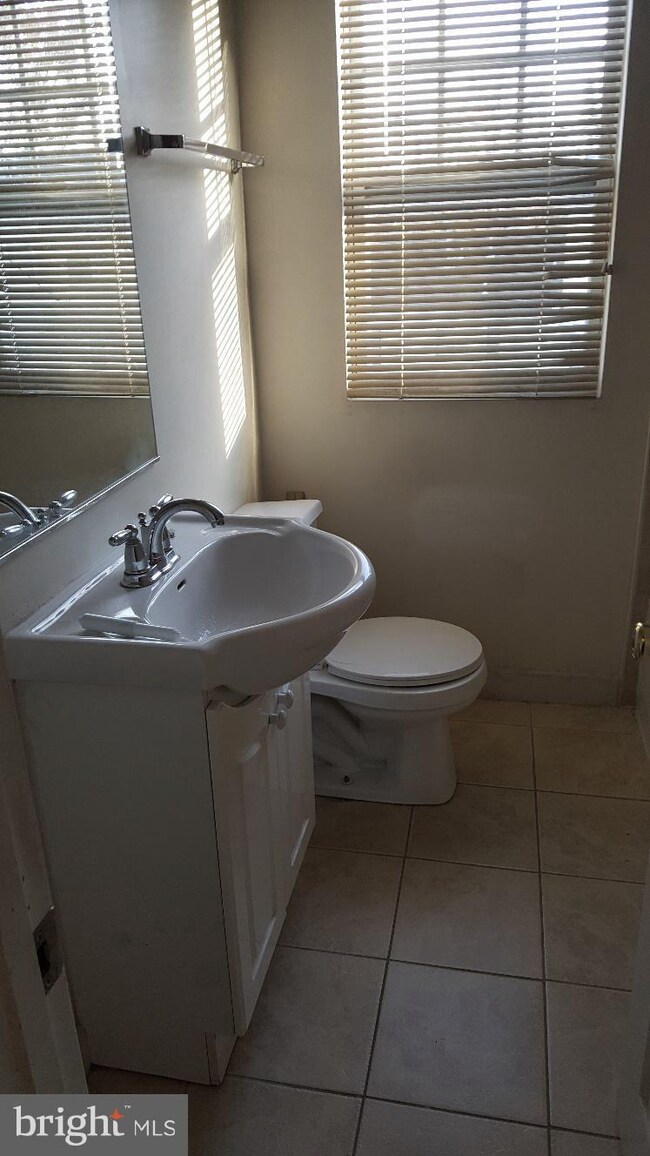 2507 Kent Town Place unit B, Hyattsville, MD 20785 - photo 2